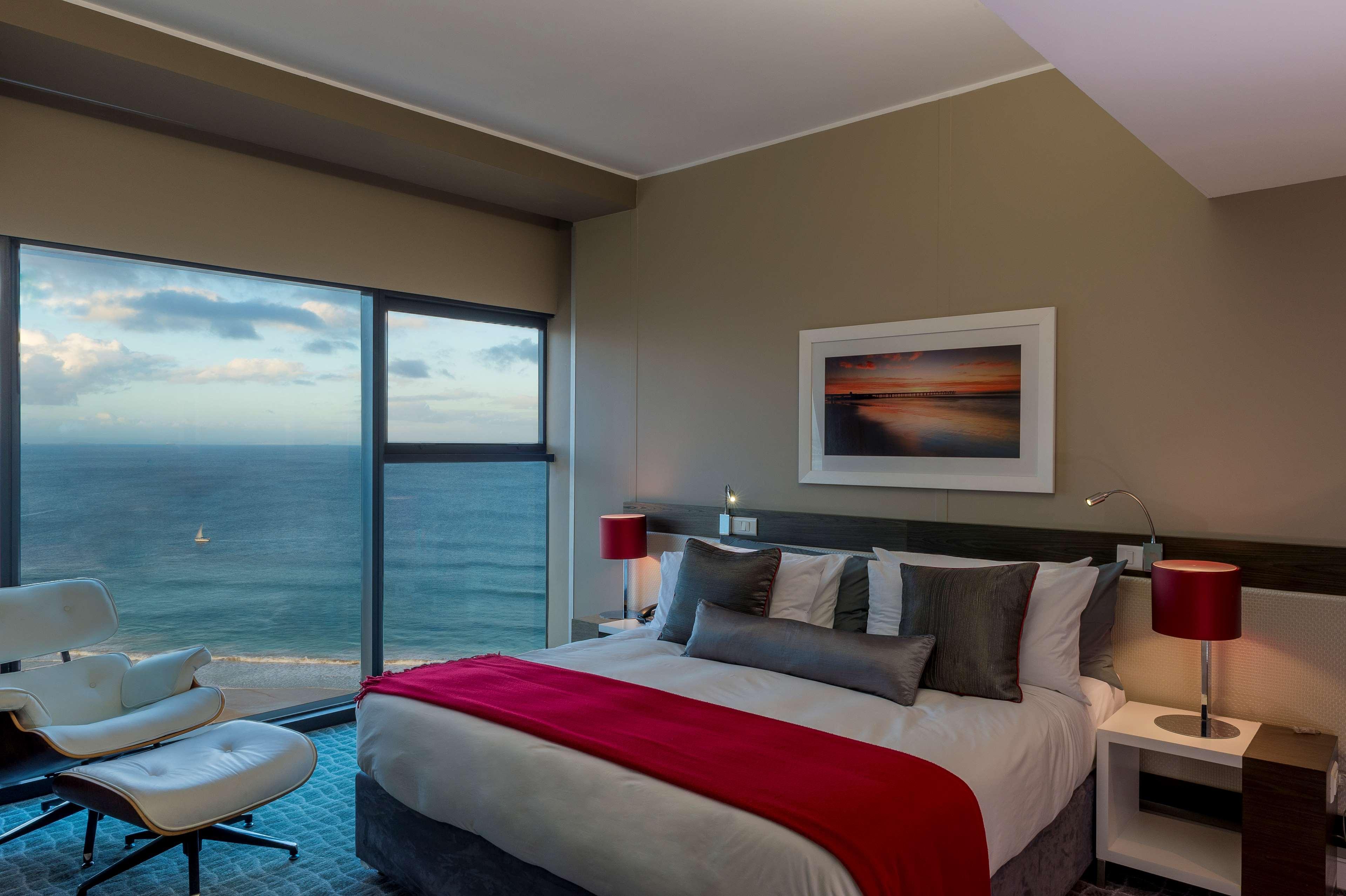 Radisson Blu Hotel, Порт-Елізабет Екстер'єр фото A bedroom at the Southern Sun Waterfront Cape Town