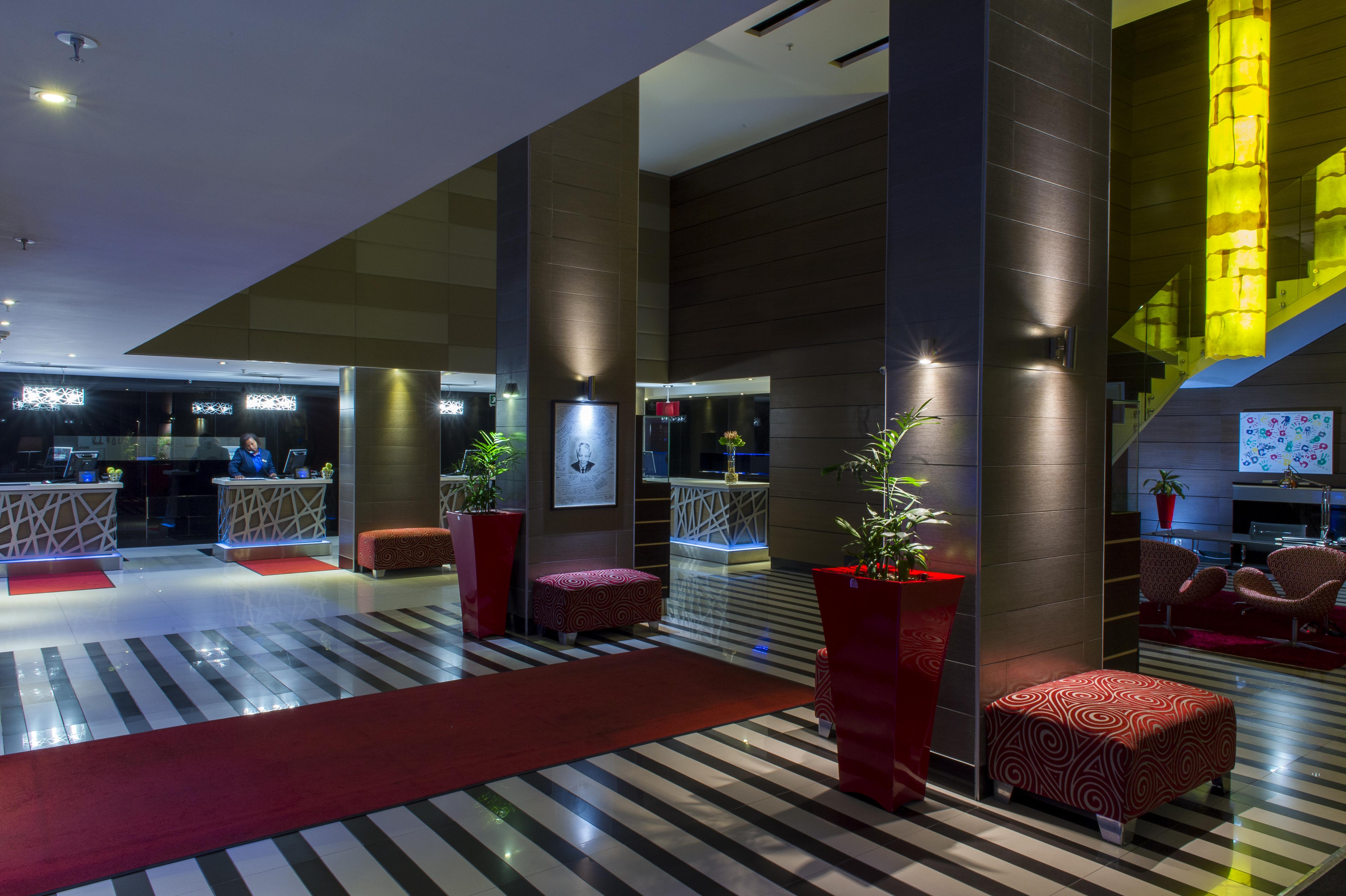 Radisson Blu Hotel, Порт-Елізабет Екстер'єр фото Lobby