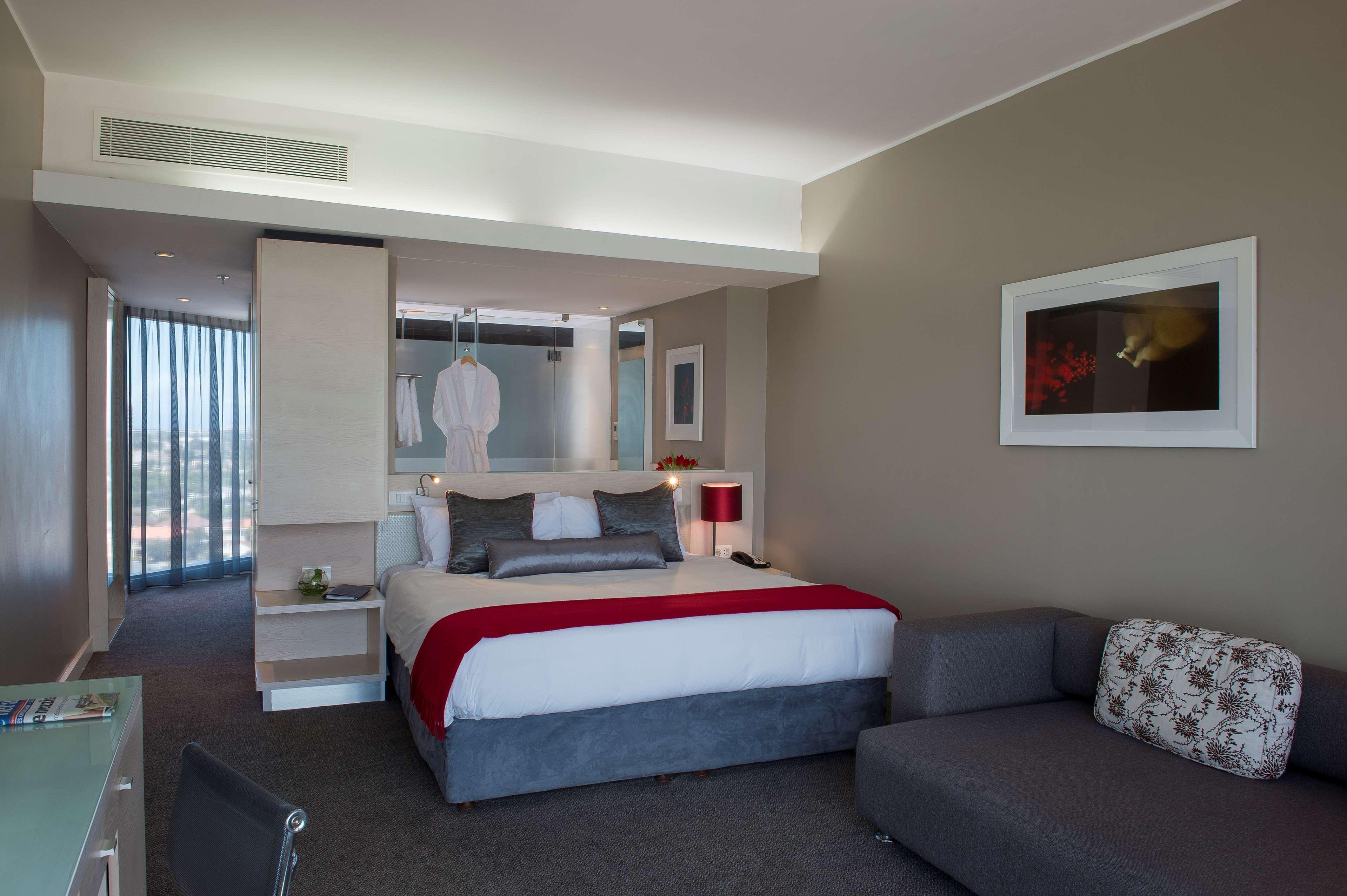 Radisson Blu Hotel, Порт-Елізабет Екстер'єр фото A room at the Southern Sun Waterfront Cape Town