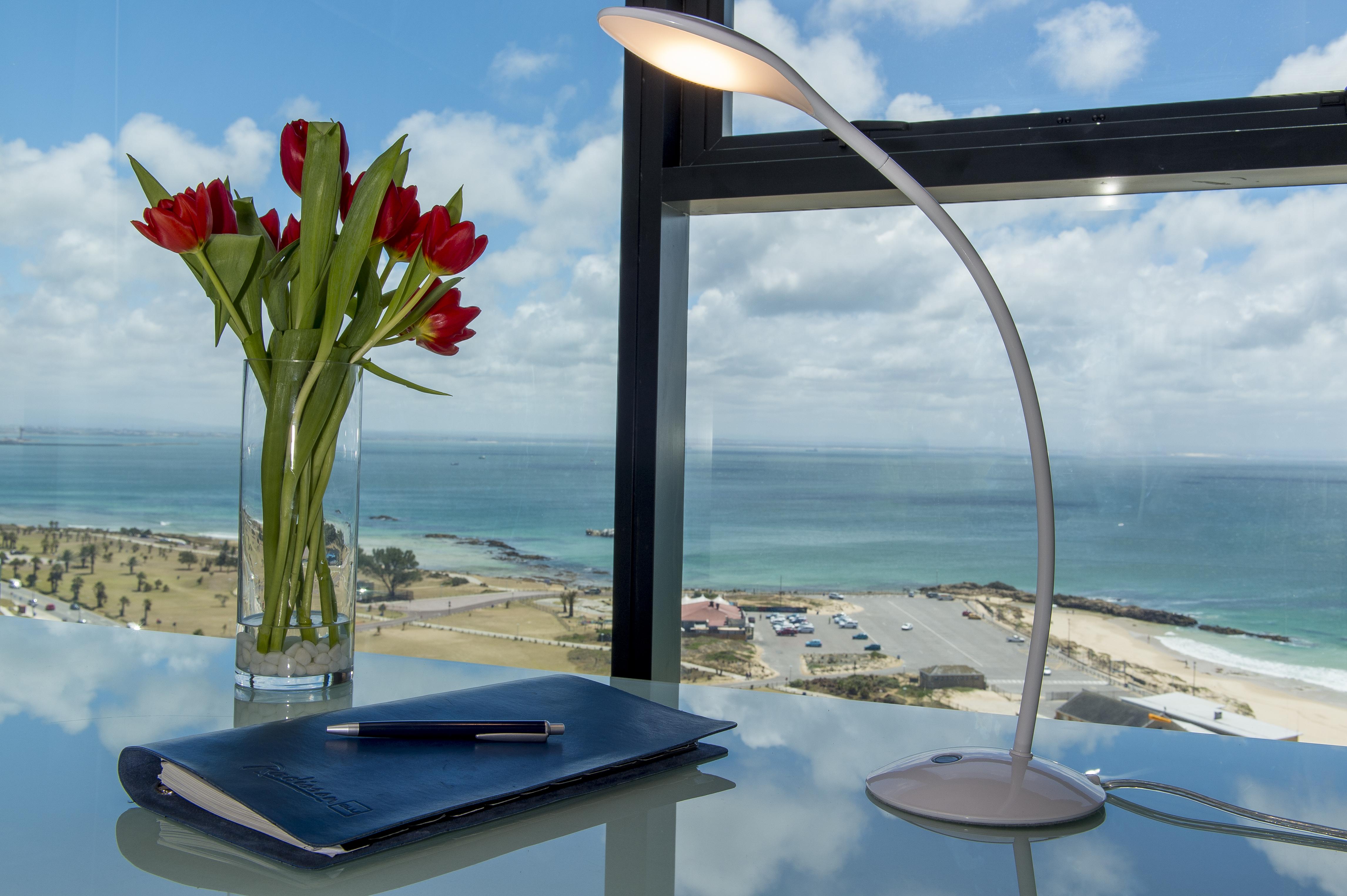 Radisson Blu Hotel, Порт-Елізабет Екстер'єр фото LED desk lamp