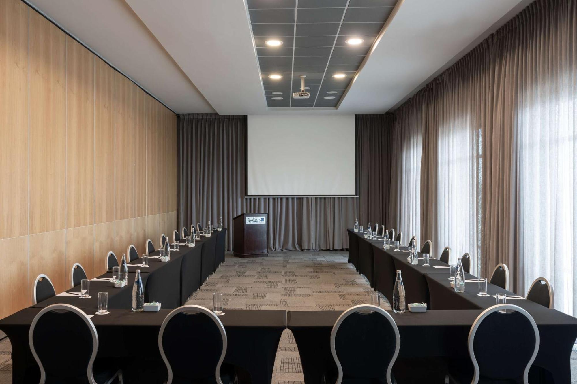Radisson Blu Hotel, Порт-Елізабет Екстер'єр фото Meeting room