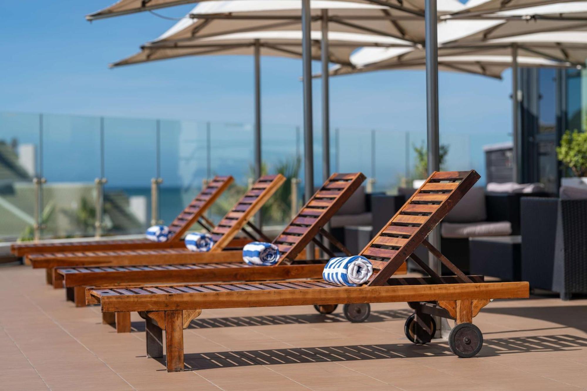 Radisson Blu Hotel, Порт-Елізабет Екстер'єр фото Sunloungers on a cruise ship