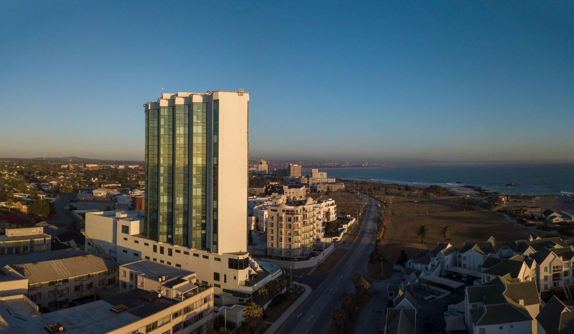 Radisson Blu Hotel, Порт-Елізабет Екстер'єр фото Aerial view of the complex