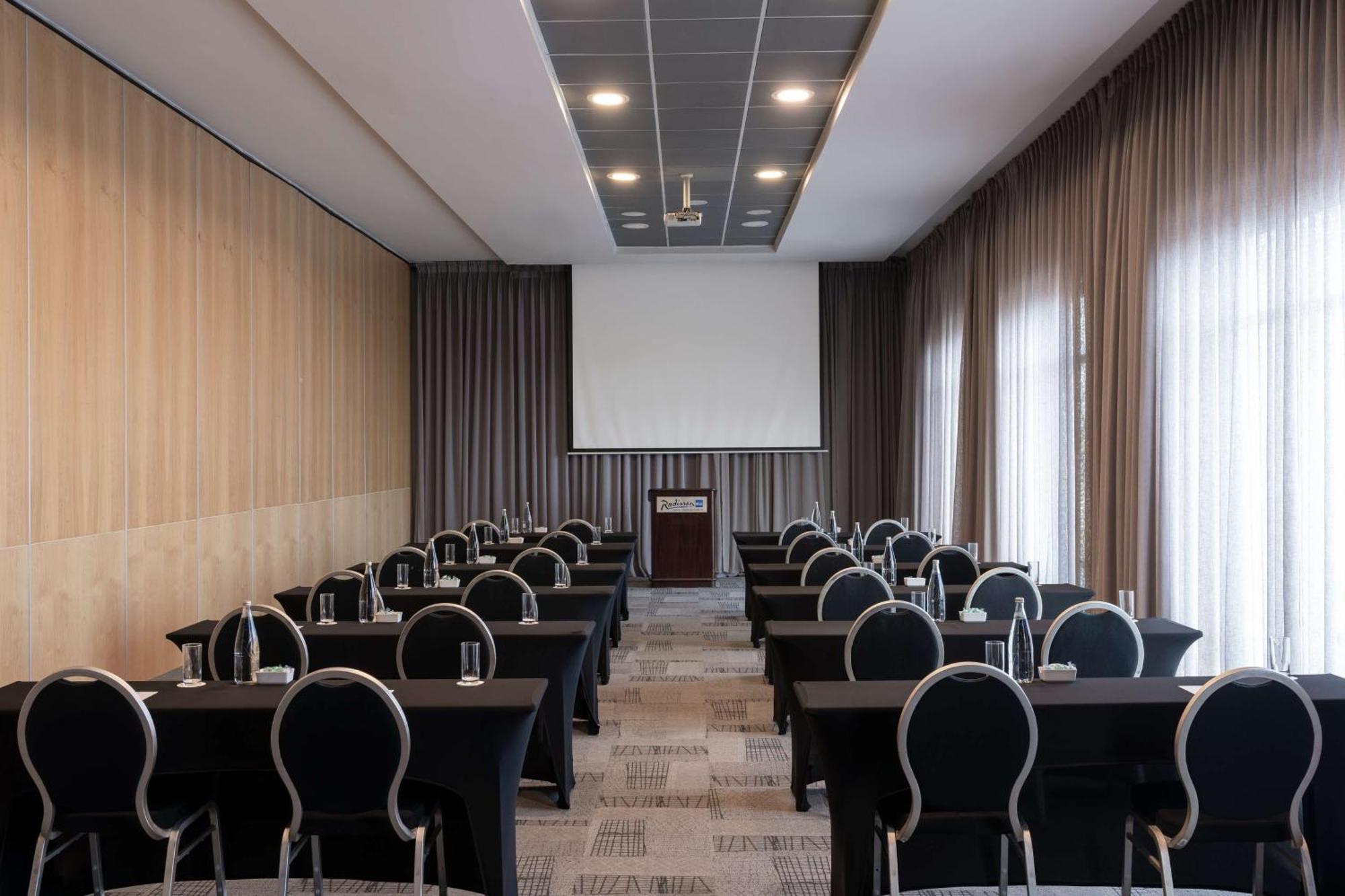 Radisson Blu Hotel, Порт-Елізабет Екстер'єр фото Meeting room