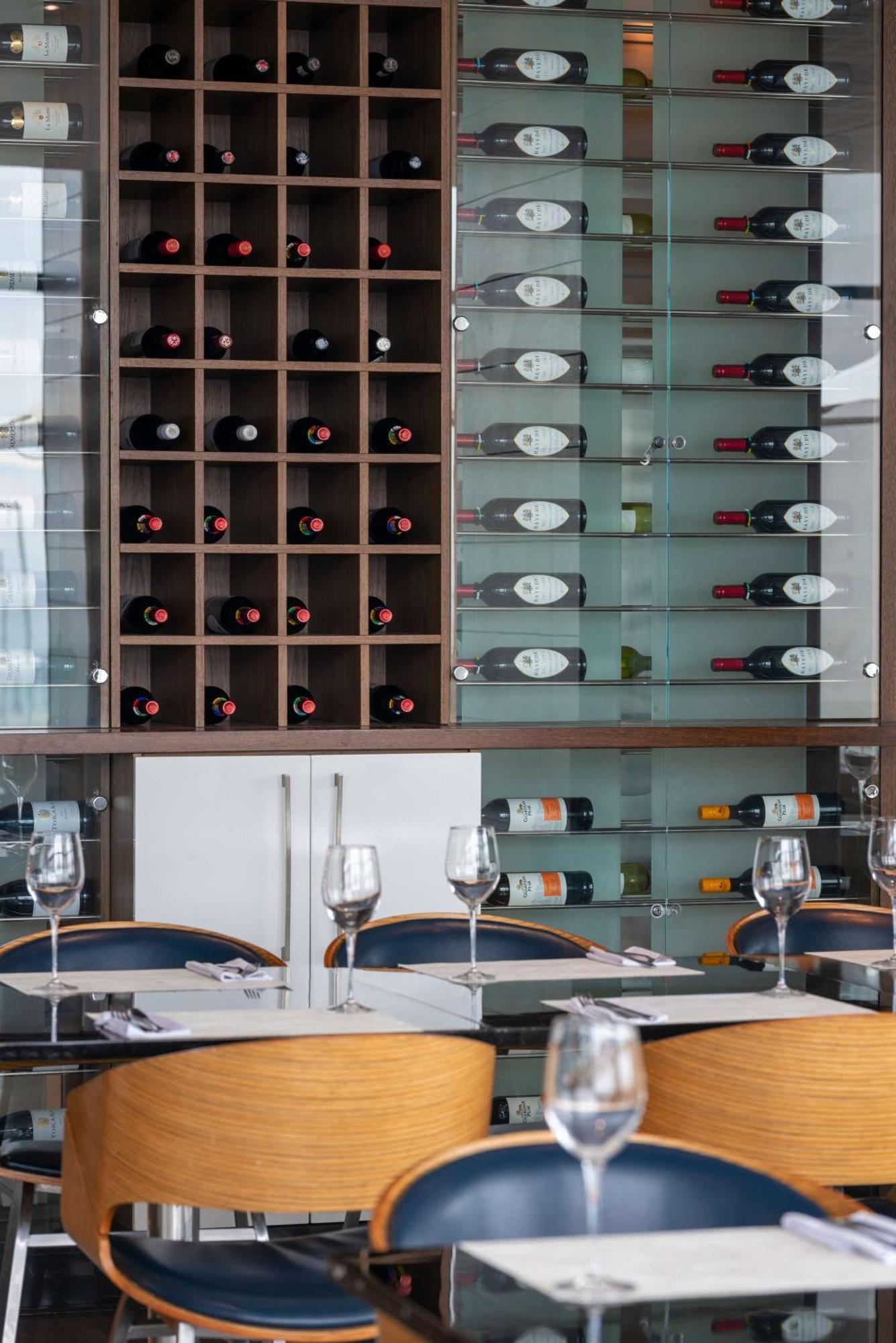 Radisson Blu Hotel, Порт-Елізабет Екстер'єр фото Wine rack