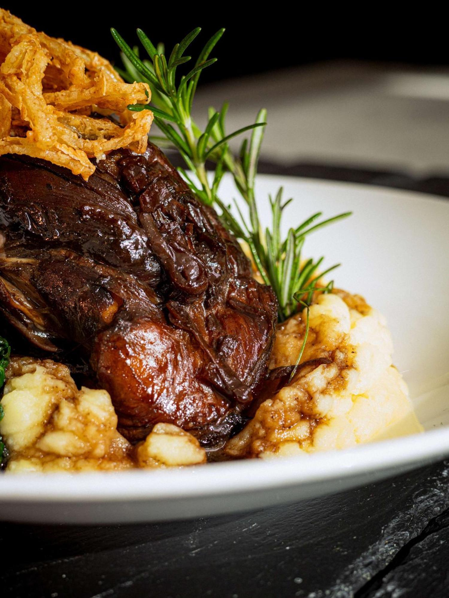 Radisson Blu Hotel, Порт-Елізабет Екстер'єр фото A braised short rib
